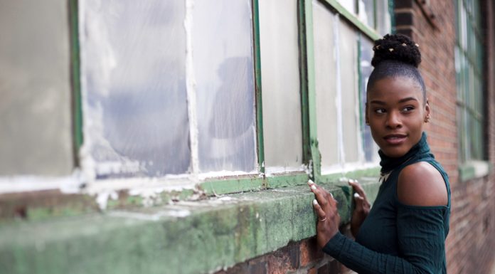 Fashionable Ways to Flaunt a Turtleneck This Season